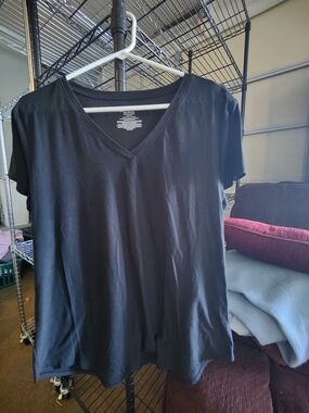 No Boundaries Black V-Neck Tee - Short Sleeve